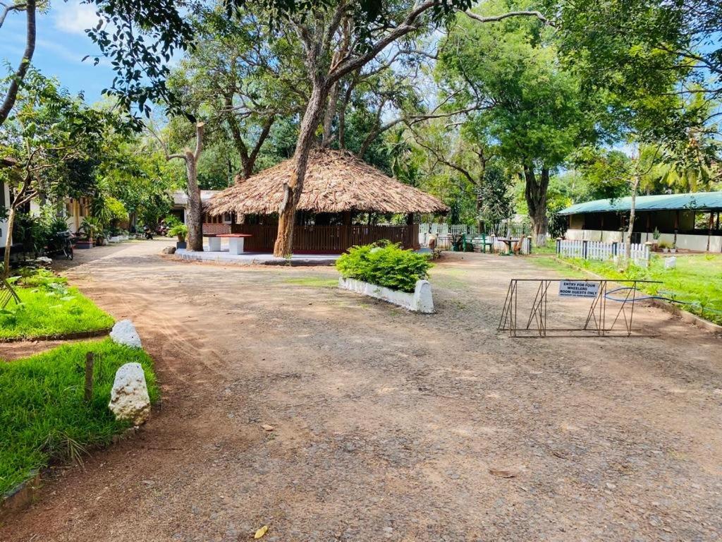 ホテル Resthouse Vavuniya エクステリア 写真