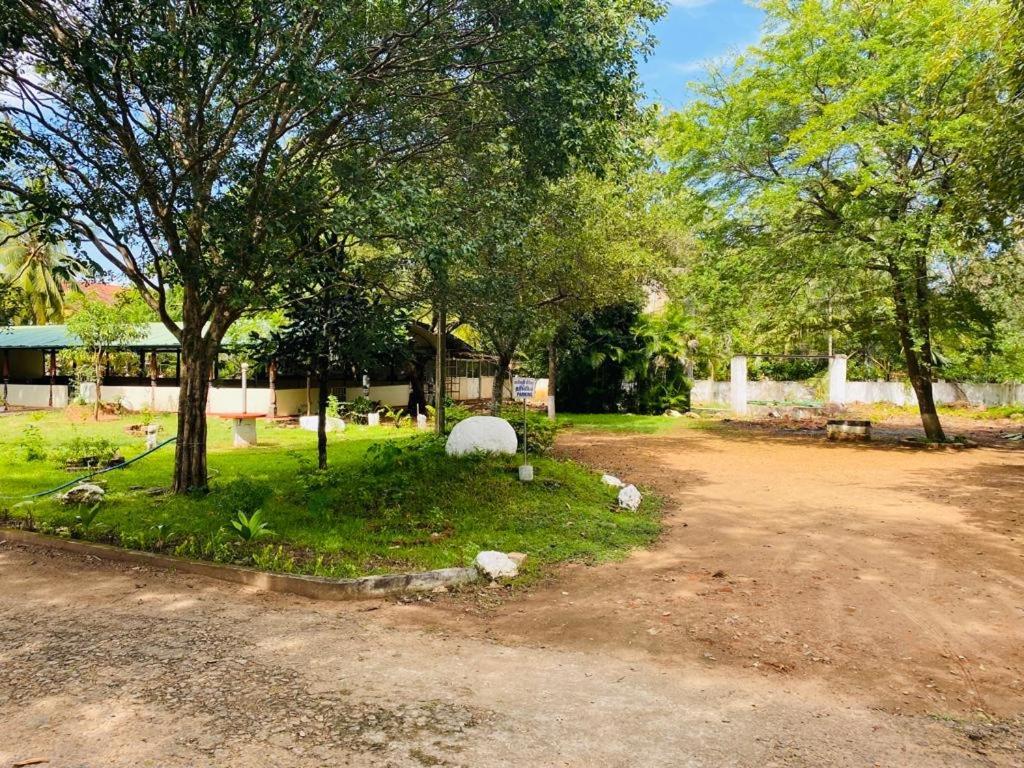 ホテル Resthouse Vavuniya エクステリア 写真