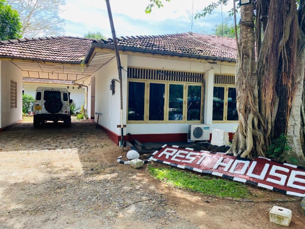 ホテル Resthouse Vavuniya エクステリア 写真